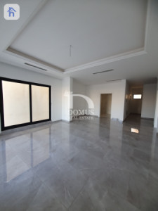 Commercial House (242m²) Image 4