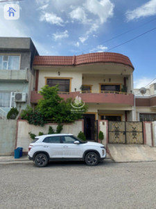 Spacious House with 5 Bedrooms image 1
