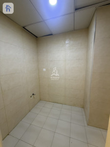 شقة واسعة بثلاث غرف نوم في موقع متميز image 3