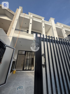 Spacious House with 4 Bedrooms — 1