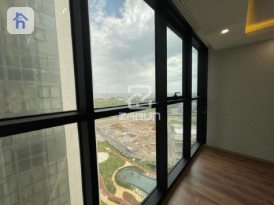 Modern apartment with stunning views Image 4