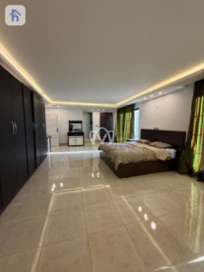 Spacious House with 6 Bedrooms Image 16