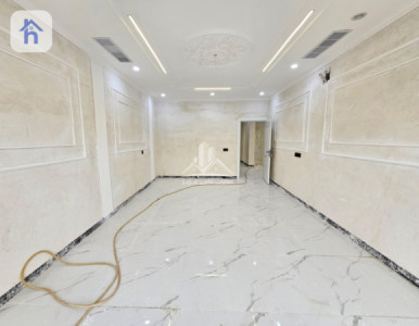 Luxurious 4-Bedroom House Image 8