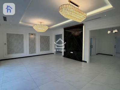 Modern Home with 5 Beds Image 9