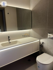 Elegant 1-Bedroom Apartment with Stunning View image 5