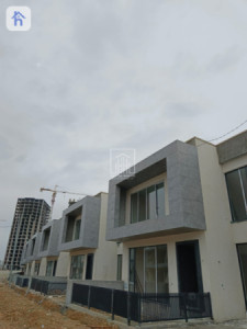 Spacious House with 4 bedrooms image 2