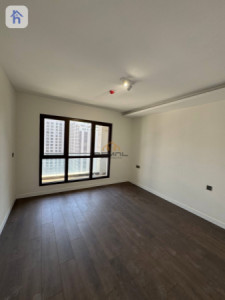 Modern 1 Bedroom Apartment image 4