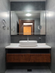 Stunning High-Floor Apartment Image 8