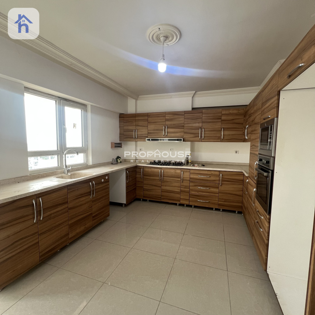 Luxurious 3 Bedroom Apartment with City Views — 1