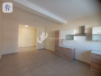 Spacious House with 4 Bedrooms Image 5