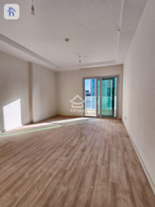 Spacious Apartment in Empire Square Image 5