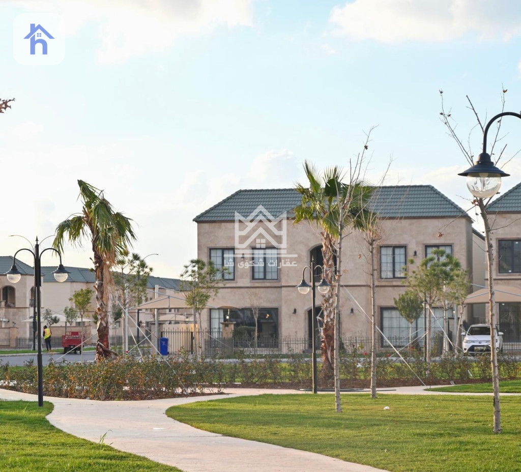 Spacious 5-Bedroom House in Spanish Village 2