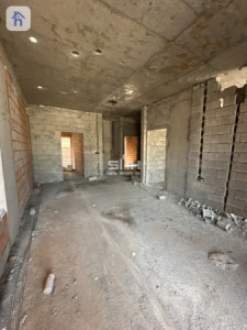 Spacious House with 4 Bedrooms image 3