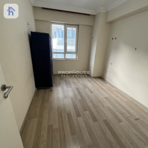 Spacious Apartment with 3 Bedrooms Image 9