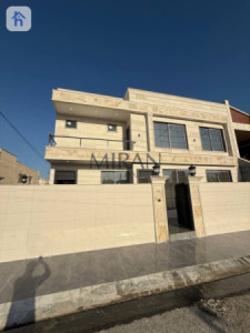 Spacious House with 4 Bedrooms image 1