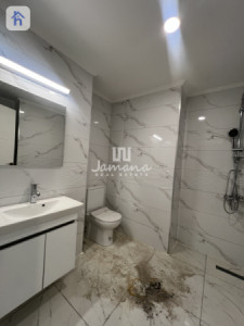Spacious Apartment with Modern Design Image 7