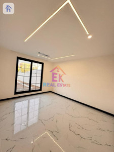 Corner House With Next And Opposite Garden Resim 8