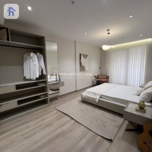 Luxurious 2-Bedroom Apartment in Prime Location image 6