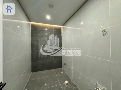 منزل واسع مع حديقتين صورة 21