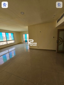 Spacious Apartment on 9th Floor Image 4