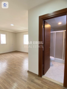 Spacious Apartment with Stunning Views Image 9