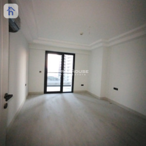 Modern 1 Bedroom Apartment Image 3