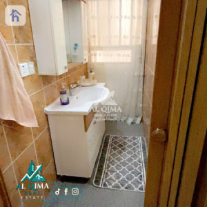 Family Home with Multiple Rooms Resim 5