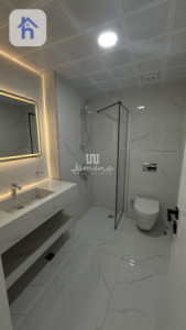 Spacious 2 Bedroom Apartment with Modern Design Image 12