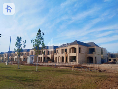 Modern Home with 4 Bedrooms image 1