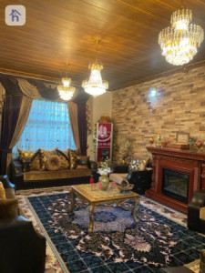 Spacious House with 5 Bedrooms Image 5