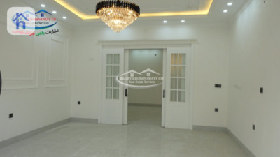 Spacious House with 4 Bedrooms, Erbil Image 6
