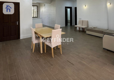 Spacious Farmhouse for Sale Image 5