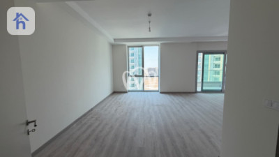 Spacious Apartment in Empire Square image 3