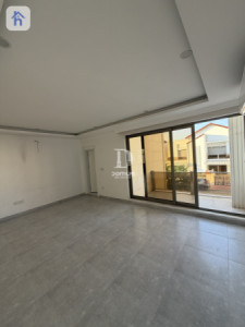 Spacious House with 4 Bedrooms image 8