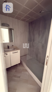 Modern Apartment with 2 Bedrooms Image 11