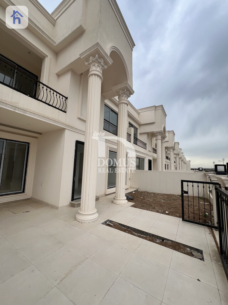 Charming House with 4 Bedrooms Resim 2