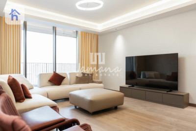 Elegant Apartment with 4 Bedrooms Image 8