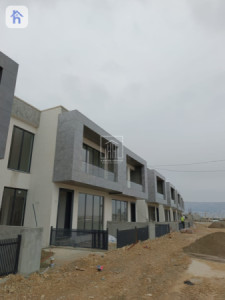 Spacious House with 4 bedrooms image 1