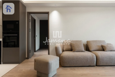 Elegant Apartment with 4 Bedrooms Image 4