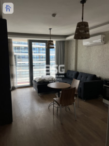 Cozy Apartment with Stunning Views Image 3