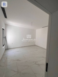 Spacious House with 4 Bedrooms Image 7