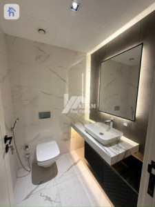 Modern 4 Bedroom Apartment, Spacious Living image 12