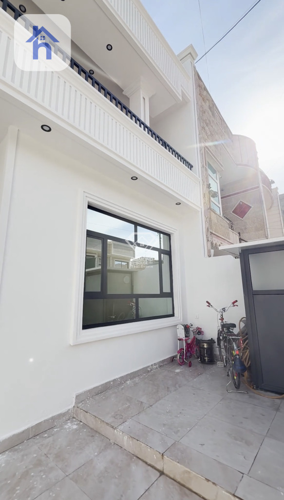 Spacious Modern Home in Rasty Image 2