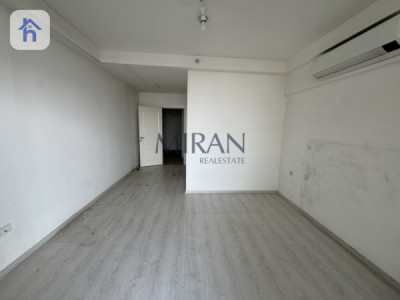 Modern Apartment with Spacious Living Area Image 3