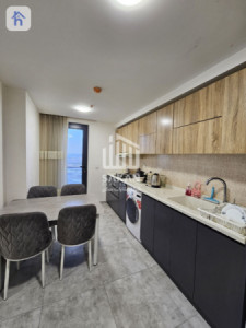 شقة في الطابق العالي بتصميم عصري صورة 5