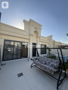 Elegant Property with Contemporary Design image 3