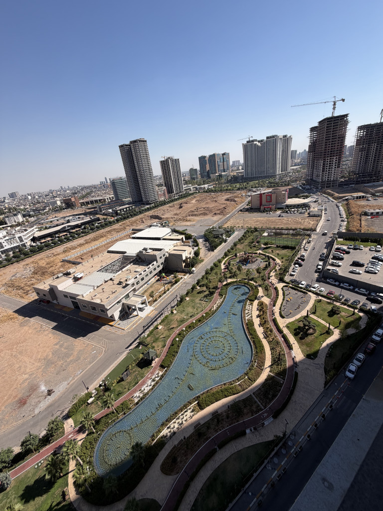 Modern Furnished Apartment in Sky Towers Resim 9