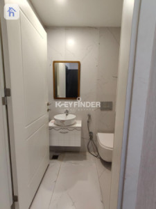 Modern Apartment with Two Bedrooms Image 5