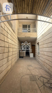 Spacious House with 4 Bedrooms Image 3