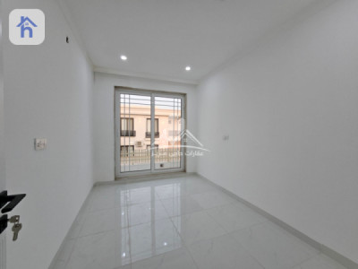 Modern Home with 5 Bedrooms Image 16